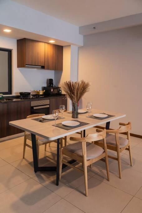 Deluxe Seaview Suite Twin Bed By The Only Bnb Tanjung Tokong Exteriér fotografie