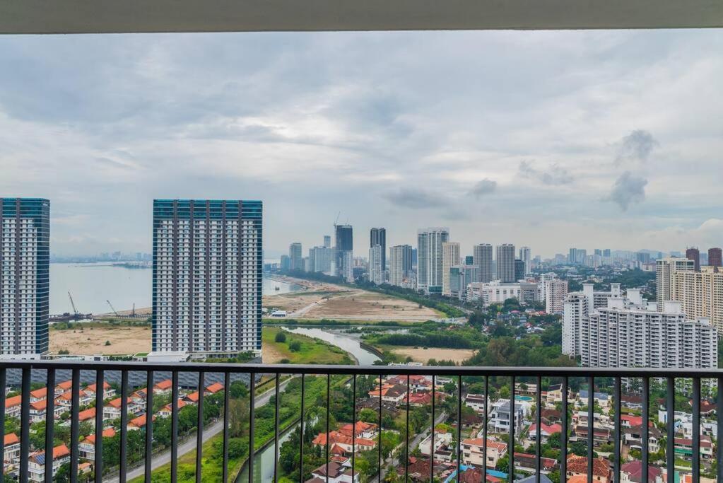 Deluxe Seaview Suite Twin Bed By The Only Bnb Tanjung Tokong Exteriér fotografie